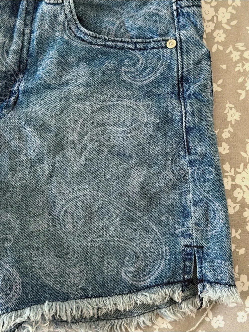 Paisley Print Frayed Hem Denim Shorts - Blue